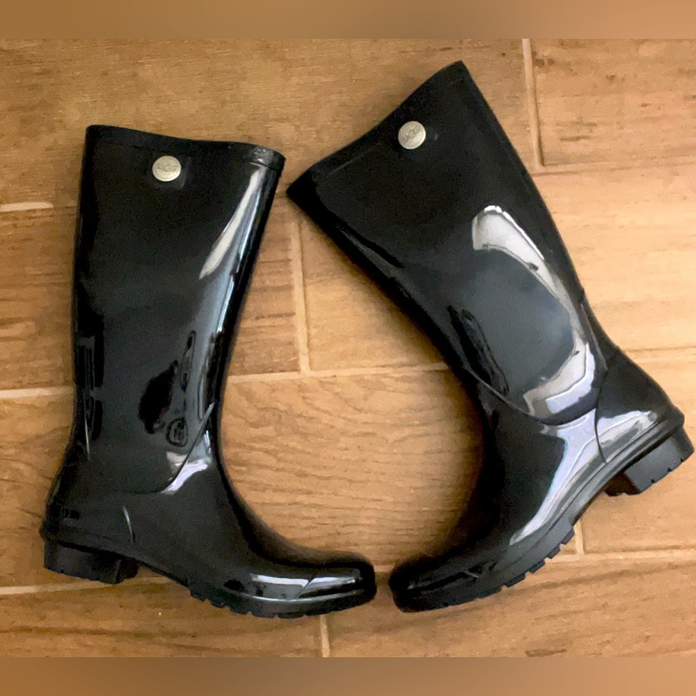 UGG Women’s Size US 7 Shaye Black Rubber Rain Boot - Picture 2 of 16